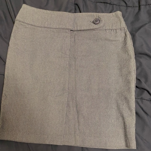 Short pencil skirt - Picture 1 of 5